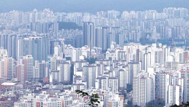 남산에서 바라본 서울의 아파트 모습. 뉴시스