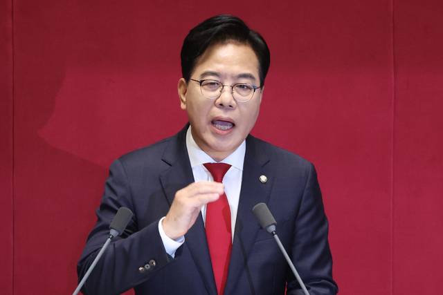 송언석 국민의힘 원내대표가 10일 서울 여의도 국회에서 열린 본회의에서 교섭단체 대표 연설을 하고 있다. 연합뉴스