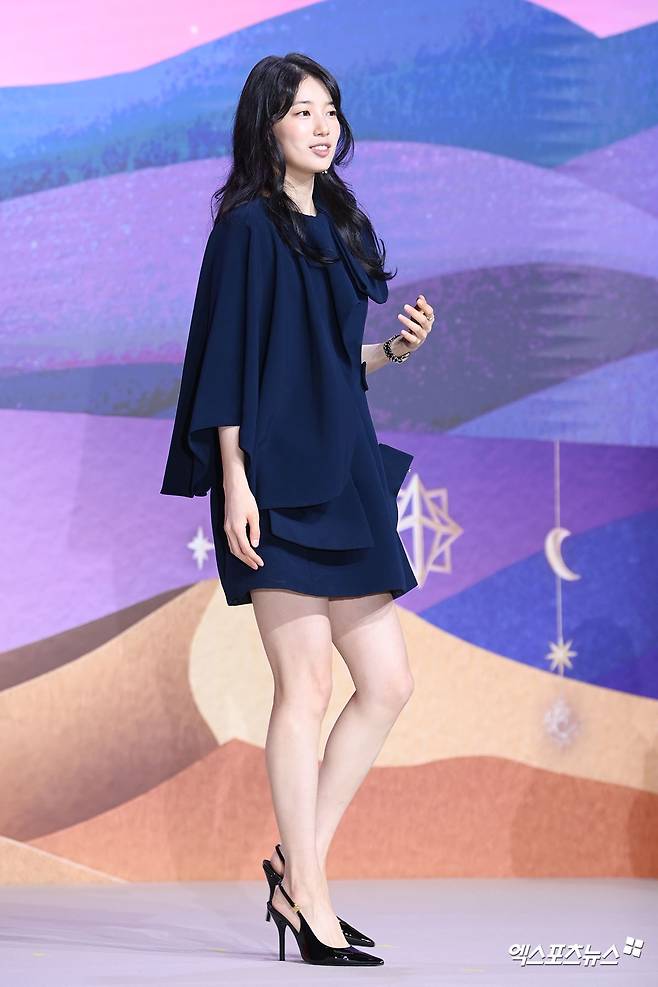 놀라운 미모로 등장하는 수지