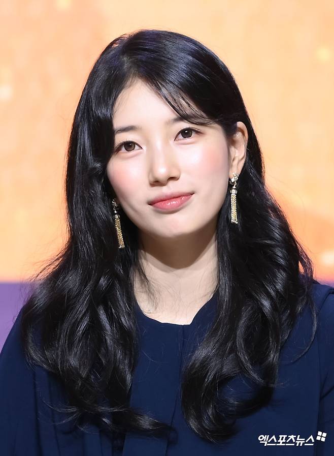 눈 점 뺀 수지 '더 맑고 투명해진 눈'