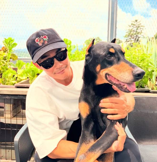 배정남과 반려견 벨.