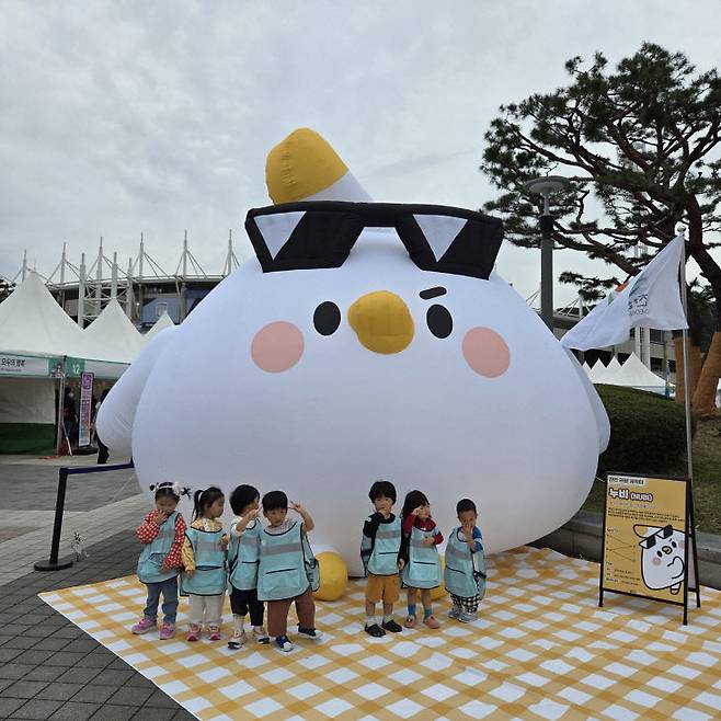 흥타령춤축제에서 선보인 관광 캐릭터 누비.(천안시 제공)