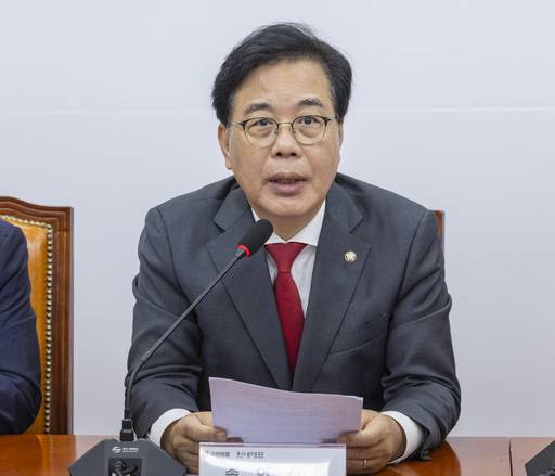 국민의힘 송언석 원내대표가 30일 국회에서 국민의힘 정책위원회 주최로 열린 '정부조직법 통과 이후 기후에너지환경부 신설 대응' 긴급 간담회에서 발언하고 있다. 연합뉴스