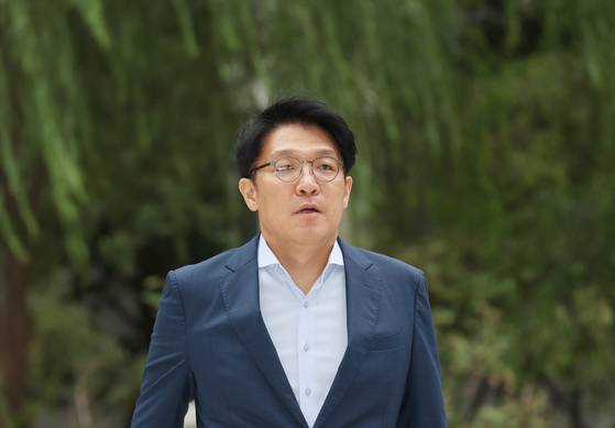 '공천개입 의혹' 당사자인 김상민 전 검사가 9일 서울 종로구에 마련된 김건희특검 사무실에 출석하고 있다. (출쳐=연합뉴스)