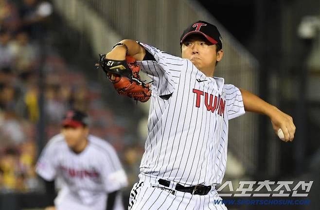 30일 잠실구장에서 열린 LG 트윈스와 두산 베어스의 경기. LG 송승기가 역투하고 있다. 잠실=박재만 기자 pjm@sportschosun.com/2025.09.30/