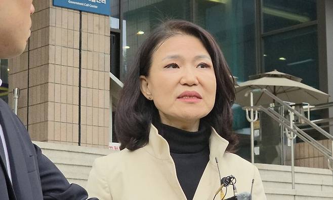 이진숙 방송통신위원장이 9월30일 정부과천청사에서 퇴근하며 소회를 밝히고 있다. 연합뉴스