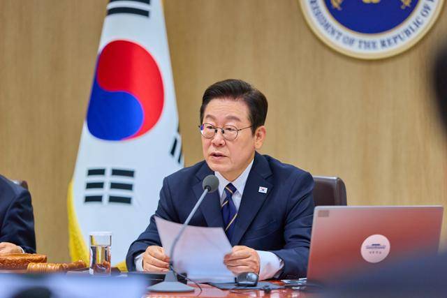 이재명 대통령이 30일 서울 용산 대통령실 청사에서 열린 국무회의에서 발언을 하고 있다. 뉴스1