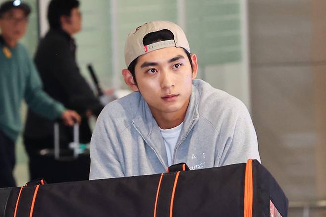 <yonhap photo-4727=""> 이정후, MLB 두 번째 시즌 마치고 귀국 (영종도=연합뉴스) 임화영 기자 = 미국프로야구 메이저리그(MLB)에서 두 번째 시즌을 마친 샌프란시스코 자이언츠 이정후가 30일 인천국제공항을 통해 귀국하고 있다. 2025.9.30 hwayoung7@yna.co.kr/2025-09-30 18:49:25/ <저작권자 ⓒ 1980-2025 ㈜연합뉴스. 무단 전재 재배포 금지, AI 학습 및 활용 금지></yonhap>