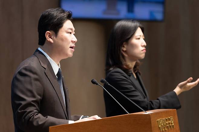 진종오 국민의힘 의원이 30일 국회 소통관에서 '민주당 종교단체 신도 활용 시도 의혹' 기자회견을 하고 있다. / 사진=뉴스1