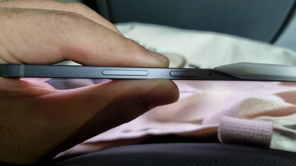 갤럭시 탭 S11은 두께 5.5mm로 매우 얇게 제작됐다. 정옥재 기자