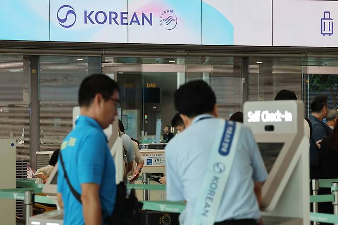 인천국제공항 2터미널 출국장의 대한항공 탑승수속 카운터. 연합뉴스