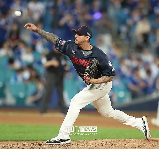 ▲ 벨라스케즈는 30일 대전 한화전에서 6회까지 무실점 호투로 갈 길 바쁜 한화의 발목을 잡았다 ⓒ곽혜미 기자