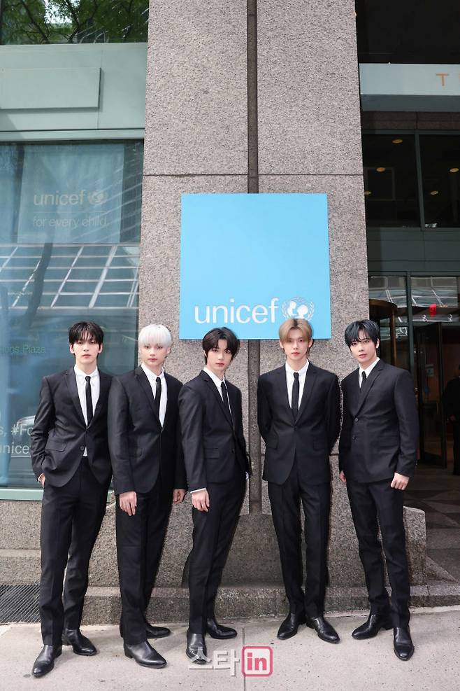 유니세프 협약식에 참석한 투모로우바이투게더(사진=빅히트뮤직)