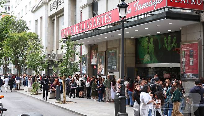 ‘2025 스페인 K-박람회’ 개막 첫날인 28일(현지시간) 행사가 열리고 있는 스페인 마드리드 아르테스 예술센터 입구가 입장을 기다리는 관람객들로 붐비고 있다. (사진가 우채연 제공, 재판매 및 DB금지) 2025.9.29/뉴스1 ⓒ News1 이준성 기자