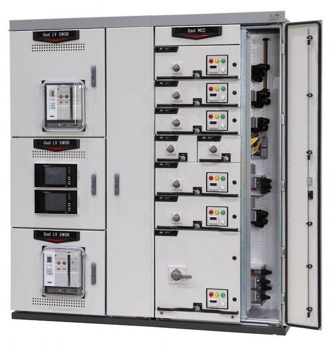 LS일렉트릭의 내부 격벽 구조(Form 4b Type 7)의 저압배전반. LS일렉트릭.
