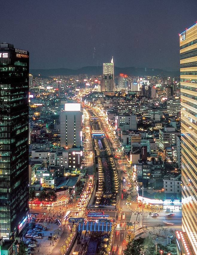 복원 이후 청계천의 모습./서울시