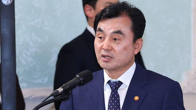 안규백 국방부 장관이 1일 충남 계룡대에서 열린 건군 77주년 국군의 날 기념 오찬에서 환영사를 하고 있다./뉴시스