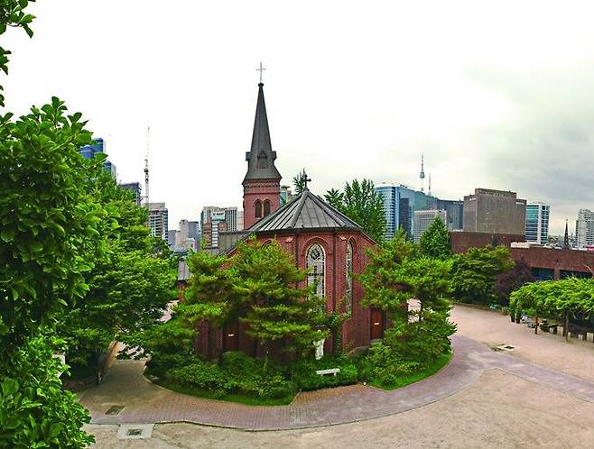 ⓒ녹음 속 성당