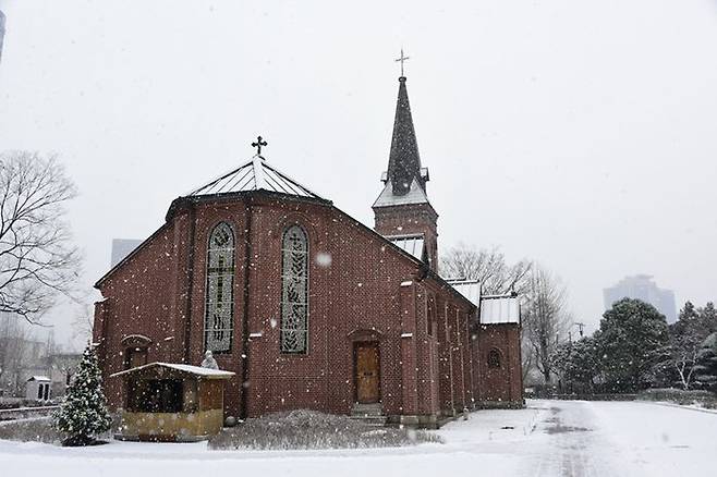 ⓒ눈 오는 날의 성당 풍경