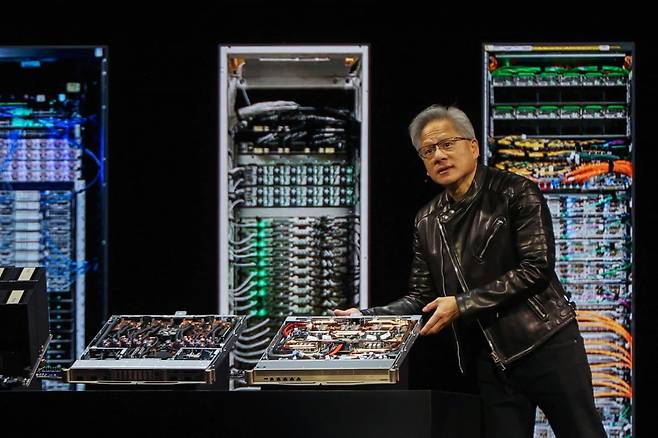 젠슨 황 엔비디아 CEO가 지난 3월 미국 캘리포니아주에서 열린 엔비디아 GPU 기술 컨퍼런스(GTC)에서 기조연설을 하고 있다./연합뉴스
