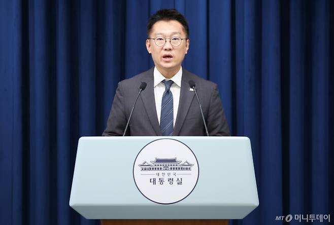 (서울=뉴스1) 허경 기자 = 김남준 대통령실 대변인이 1일 서울 용산 대통령실 청사에서 국군의날 행사 및 기념오찬 관련 브리핑을 하고 있다. 2025.10.1/뉴스1 Copyright (C) 뉴스1. All rights reserved. 무단 전재 및 재배포, AI학습 이용 금지. /사진=(서울=뉴스1) 허경 기자