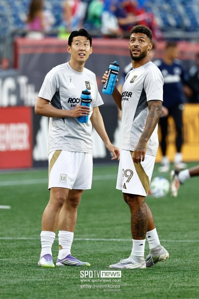 ▲ 페널티킥을 두고 오간 짧은 대화는 단순한 장면이 아니었다. 팀을 위해 서로를 위해 배려하는 그 마음이 담겼다. 손흥민과 부앙가의 ‘흥부 듀오’는 MLS 최강 공격 콤비로 불리기 시작했다. LAFC의 우승 도전이 어떤 팀보다 설득력을 갖는 이유다.
