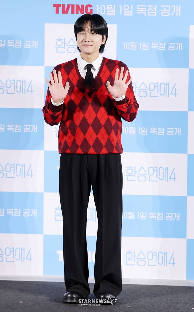 개그맨 이용진이 1일 서울 용산구 CGV 용산아이파크몰에서 진행된 티빙 예능 '환승연애4' 제작발표회에 참석해 포즈를 취하고 있다. /사진=김휘선 hwijpg@