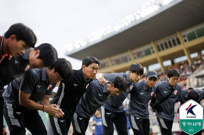 3위와 8위의 격차가 4점에 불과하다. 부산 아이파크를 비롯해, 중상위권 팀들이 피말리는 싸움을 펼치고 있다. (한국프로축구연맹 제공)