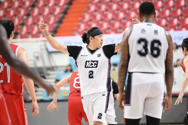 최준용과 숀롱 사진제공=KBL