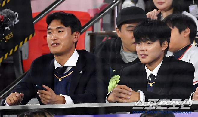 23일 수원KT위즈파크에서 열린 KBO리그 KT 위즈와 키움 히어로즈의 경기. 2026 KBO 드래프트에서 KT 위즈 지명을 받은 박지훈, 임상우가 경기를 지켜보고 있다. 수원=박재만 기자 pjm@sportschosun.com/2025.09.23/