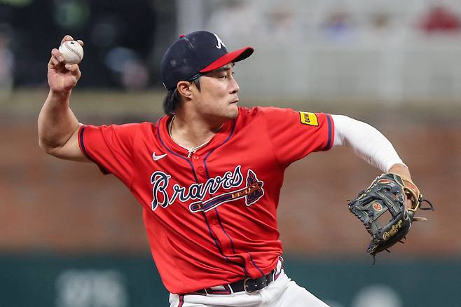 Sep 26, 2025; Cumberland, Georgia, USA; Atlanta Braves shortstop Ha-Seong Kim (9) throws the ball first base for the out against the Pittsburgh Pirates during the eighth inning at Truist Park. Mandatory Credit: Jordan Godfree-Imagn Images
<저작권자(c) 연합뉴스, 무단 전재-재배포, AI 학습 및 활용 금지>