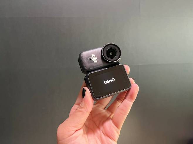 오즈모 나노 카메라와 다기능 비전 도크를 결합한 모습 / 출처=IT동아