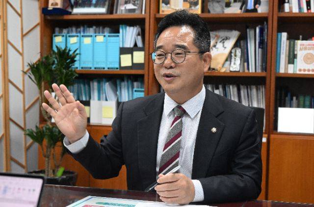 민병덕 더불어민주당 의원이 지난 30일 서울 여의도 국회에서 국민일보와 인터뷰하고 있다. 이병주 기자