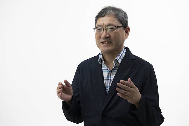 ‘부자은행 가난한 사회’ 의 저자 임수강 박사가 24일 서울 용산구 헤럴드스퀘어 스튜디오에서 본지와 인터뷰를 하고 있다. 박해묵 기자