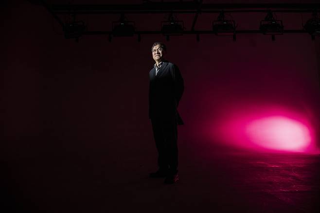 ‘부자은행 가난한 사회’ 의 저자 임수강 박사가 24일 서울 용산구 헤럴드스퀘어 스튜디오에서 본지와 인터뷰를 하고 있다. 박해묵 기자