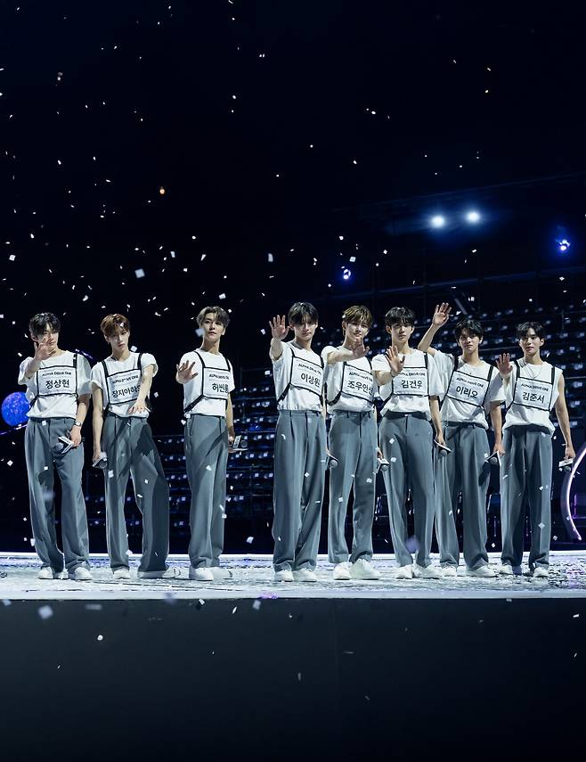 데뷔 전부터 글로벌 팬덤의 폭발적 관심을 받고 있는 보이그룹 알파드라이브원(ALPHA DRIVE ONE)이 소셜미디어에서 200만 팔로워, 영상 수천만 뷰를 기록하며 ‘차세대 글로벌 슈퍼 루키’로 떠올랐다. 브랜드 평판 조사에서도 신인 그룹 2위에 오르며 K-POP 최정상을 향한 질주를 예고했다. 사진제공|웨이크원