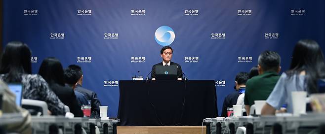 이창용 한국은행 총재가 지난 8월 28일 금융통화위원회를 마치고 기자간담회를 하고 있다. /뉴스1