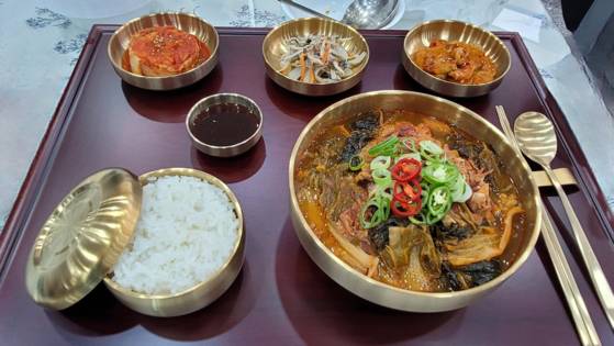 올해 휴게소 음식 페스타에서 대상을 거머쥔 죽전휴게소의 '용인 성산한동 뼈해장국'. 사진 한국도로공사