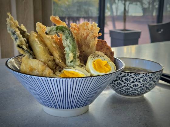 서동마, 고구마 등 익산 특산물을 바삭하게 튀겨 낸 익산 미륵사지휴게소의 '마마텐동'. 사진 한국도로공사