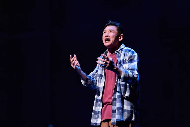 뮤지컬 '미세스 다웃파이어'에서 '다니엘'과 '다웃파이어'로 1인 2역을 소화하는 배우 황정민./사진=샘컴퍼니