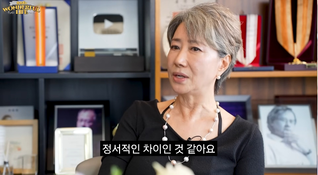 배우 송옥숙이 화려한 전성기 시절을 뒤로하고, 외국인 남편과의 결혼과 이혼 비하인드를 솔직하게 털어놨다.사진=유튜브 채널 ‘송승환의 원더풀 라이프’