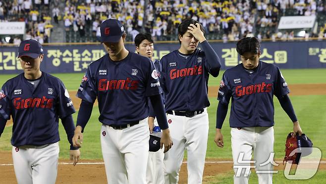 3위에서 7위로 급격하게 추락한 롯데 자이언츠. /뉴스1 DB ⓒ News1 장수영 기자