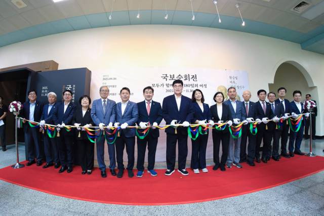 ▲ 국보순회전 ‘황금빛 매혹, 신라 장신구’ 특별전이 오는 11월까지 삼척시립박물관에서 진행되는 가운데, 최근 박물관에서 특별전 개최에 따른 개막식이 열렸다.