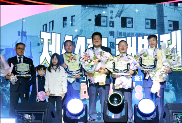 ▲ 태백시문화재단이 주최·관한 ‘제44회 태백제’가 지난 2일부터 3일까지 2일간 황지연못 일원에서 열려 지역문화 계승을 위한 산신제·단군제 제례와 다양한 시민 참여 프로그램이 펼쳐졌다.