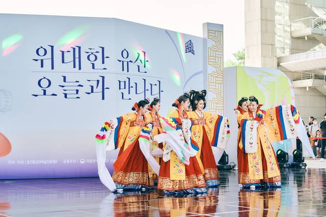 사물놀이 ‘한맥’과 ‘최주연무용단’의 ‘RE : 연희’ 공연.