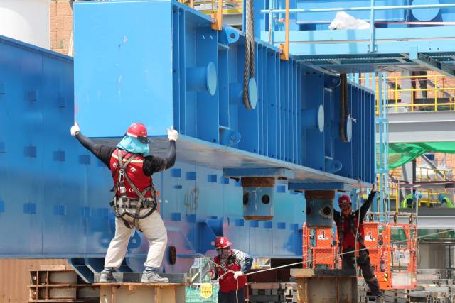 울산 한 건설 현장에서 근로자들이 작업하고 있다. 연합뉴스