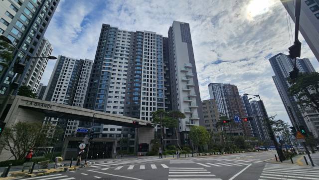 서울 동대문구 이문휘경뉴타운 내 ‘래미안라그란데’와 ‘이문아이파크자이’ 단지 모습. 백주연 기자