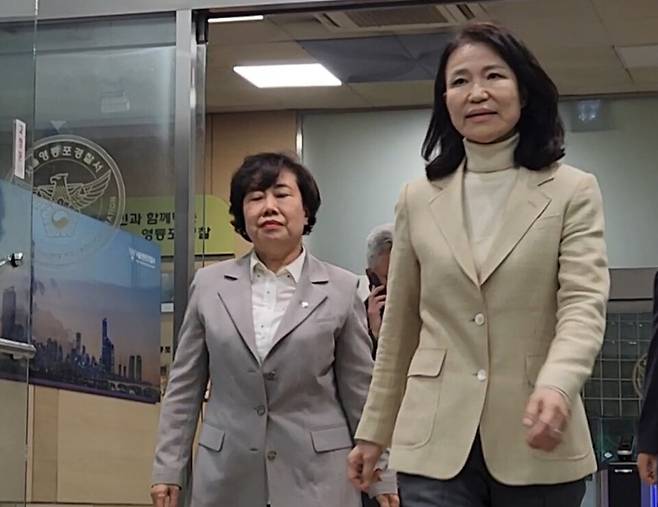 4일 석방된 이진숙 전 방송통신위원장이 4일 오후 서울 영등포경찰서를 나서고 있다. ⓒ 연합뉴스