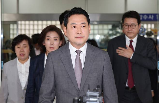 국민의힘 장동혁 대표, 나경원, 신동욱 의원 등이 지난 3일 영등포경찰서에서 이진숙 전 방통위원장 체포 항의를 한 뒤 나오고 있다. ⓒ 연합뉴스