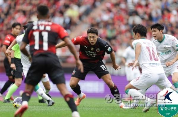 5일 포항 스틸야드에서 벌어진 K리그 1 32라운드 포항-대전의 경기장면. 사진=한국프로축구연맹 제공